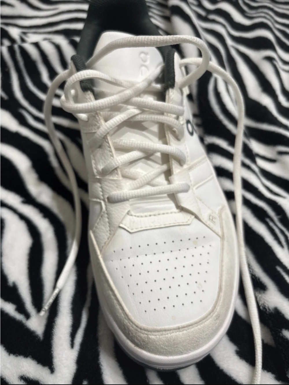 One shoe only womens left shoe w9